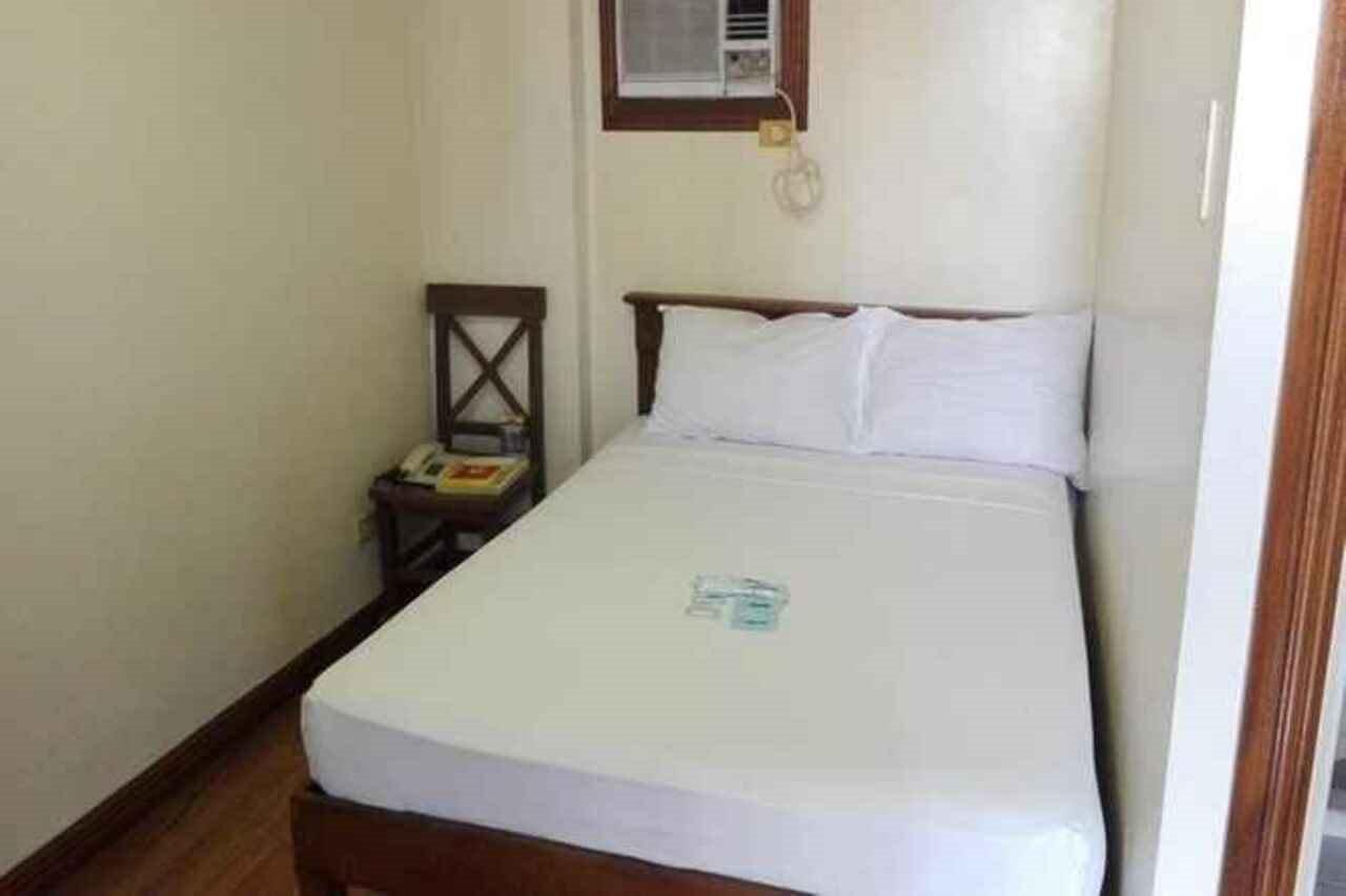 Isabelle Royale Makati Hotell Makati City Exteriör bild