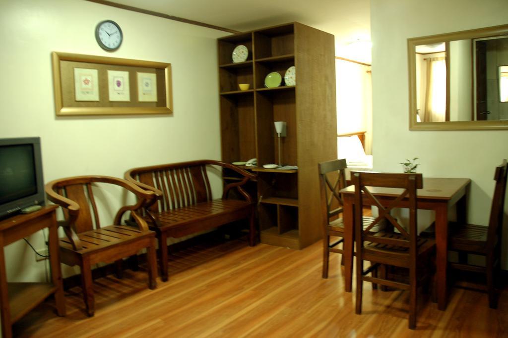 Isabelle Royale Makati Hotell Makati City Exteriör bild