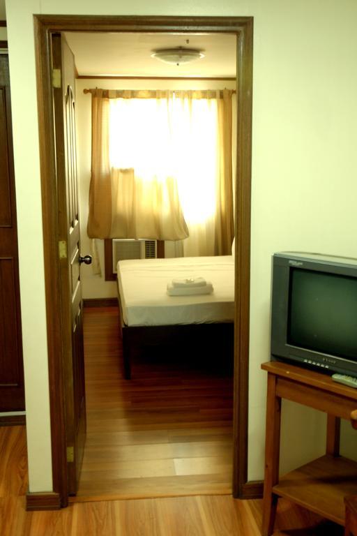 Isabelle Royale Makati Hotell Makati City Exteriör bild