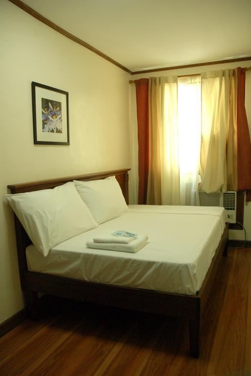 Isabelle Royale Makati Hotell Makati City Exteriör bild