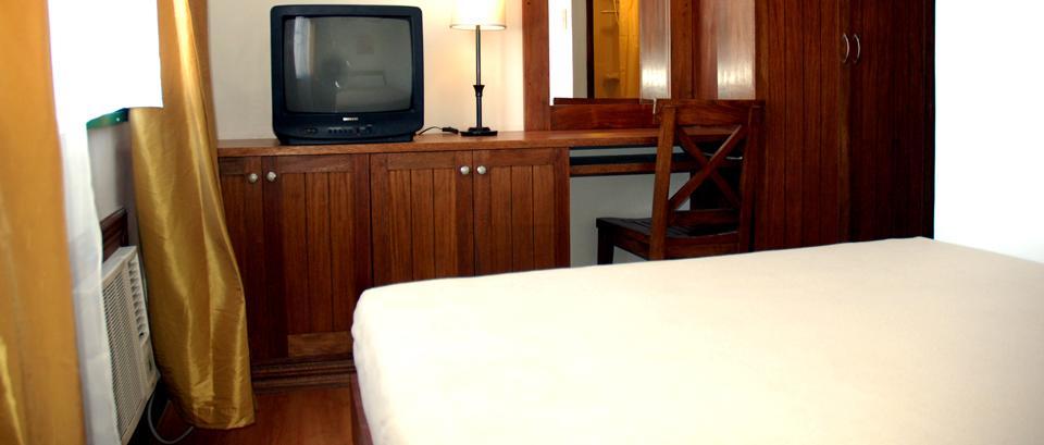 Isabelle Royale Makati Hotell Makati City Exteriör bild