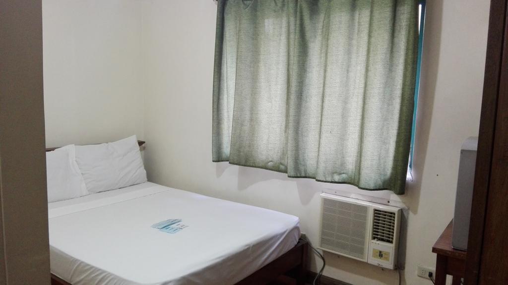 Isabelle Royale Makati Hotell Makati City Exteriör bild