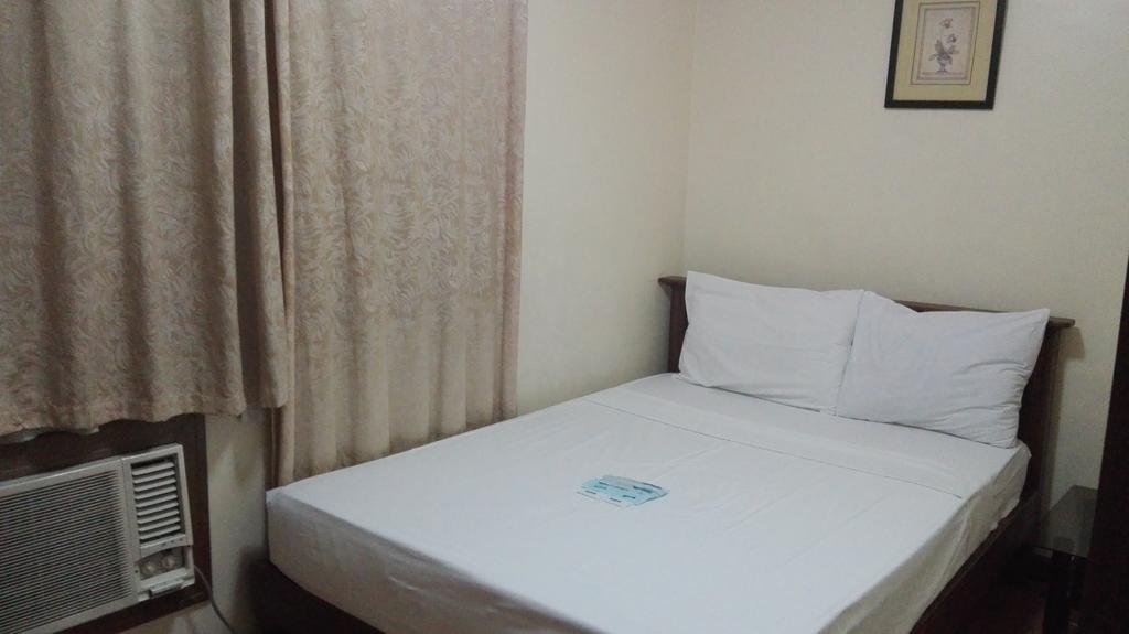 Isabelle Royale Makati Hotell Makati City Exteriör bild