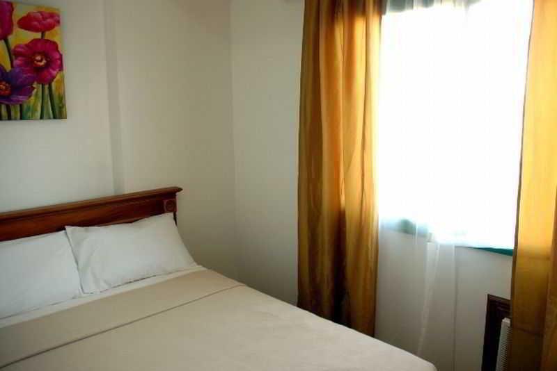 Isabelle Royale Makati Hotell Makati City Exteriör bild