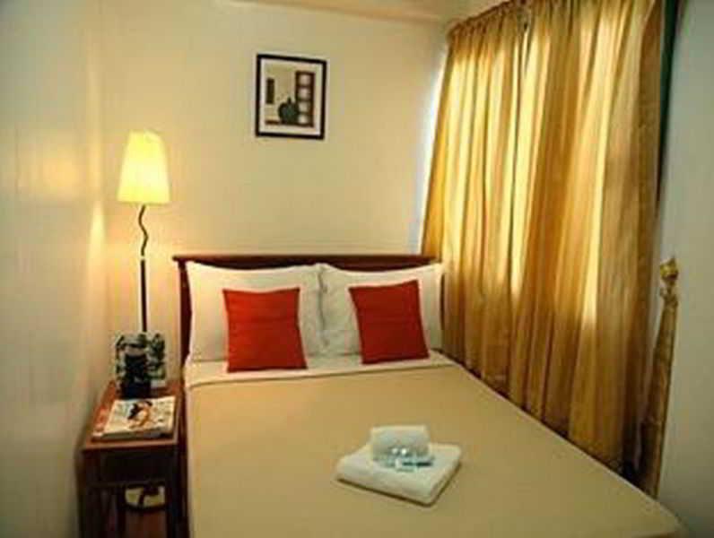 Isabelle Royale Makati Hotell Makati City Exteriör bild