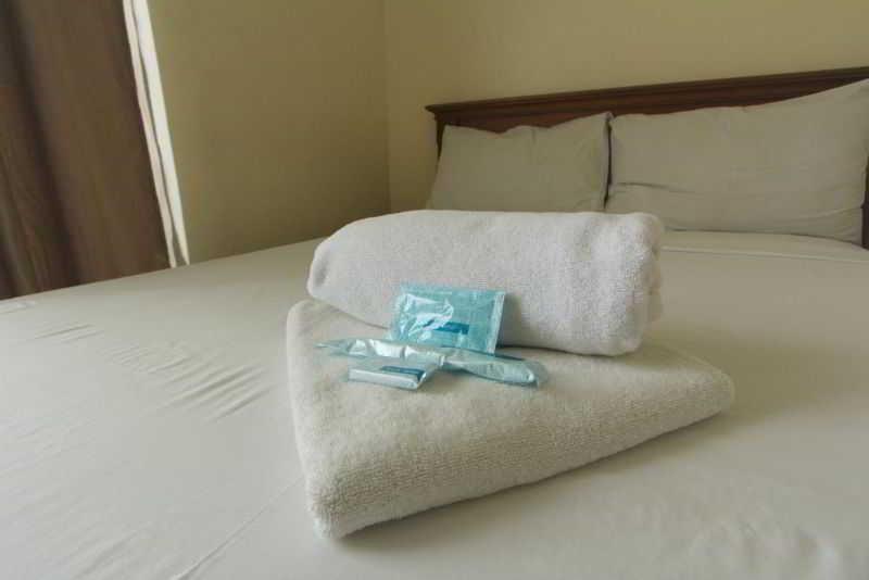 Isabelle Royale Makati Hotell Makati City Exteriör bild